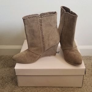 Ankle wedge boots